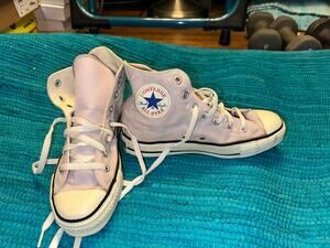 VINTAGE CONVERSE MADE IN U.S.A. CHUCK TAYLOR LAVENDER HIGHTOP SNEAKERS 5/7 NEW